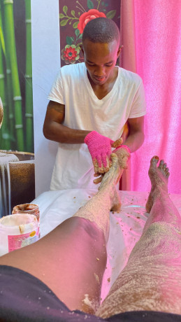 professional-male-masseuse-offering-relaxation-sensual-tantric-massage-in-mombasa-big-0